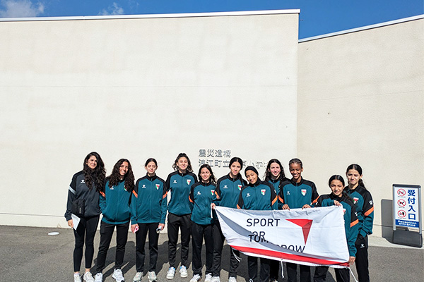 パレスチナ　サッカー女子代表選手の皆さま写真